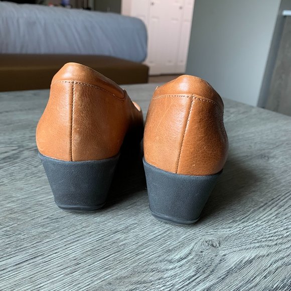 Nurture Wedges Tan Leather Women's 8M - Picture 5 of 7